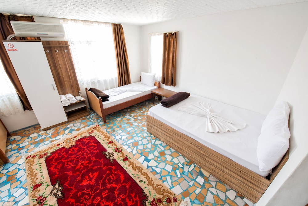 FAMILY, MULTIPLE BEDS