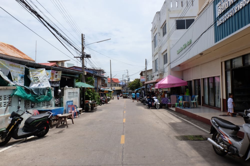 Baan Kun Tuad Ko Si Chang 30/36