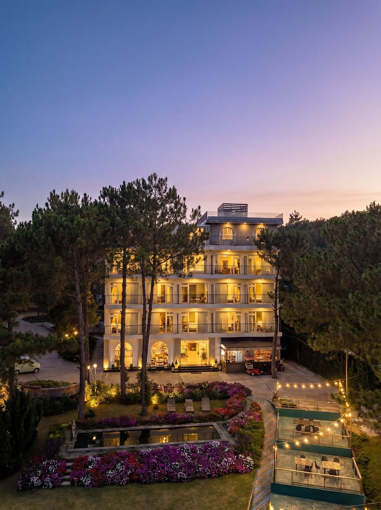 Romeo Juliet Dalat Resort 3/50
