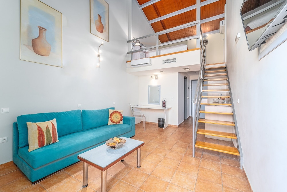 Ianos Hotel 16/24