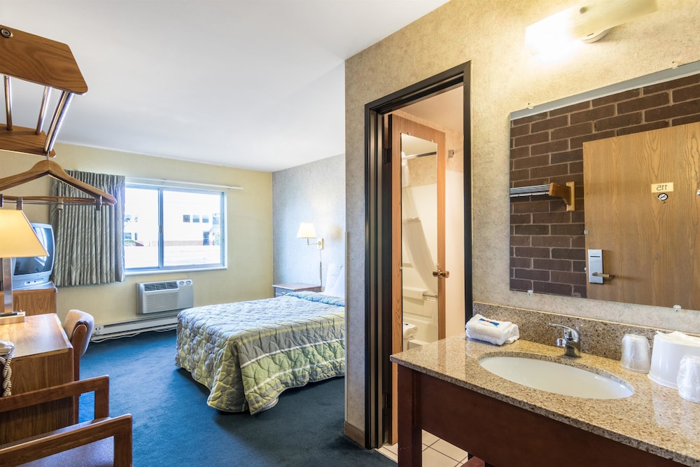 Motel6 Eau Claire, WI 47/49