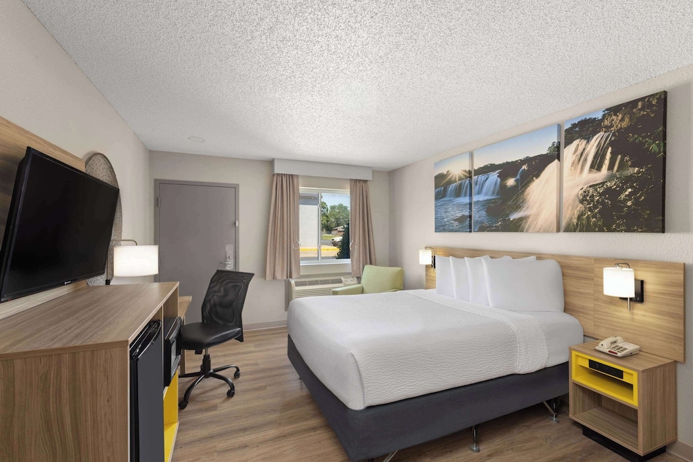 Deluxe, Queen Bed