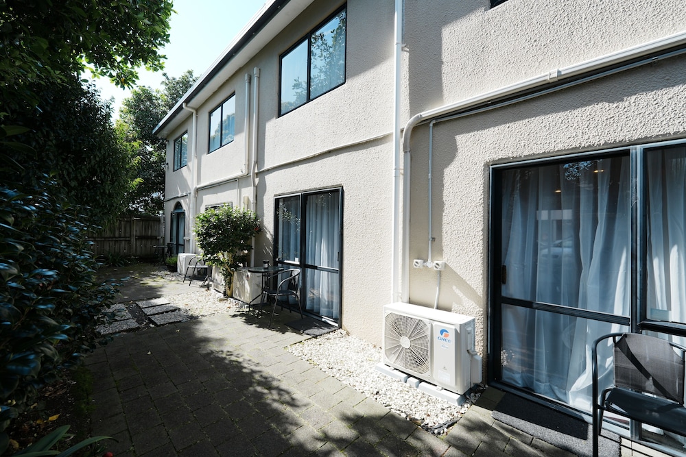 AUCKLAND NEWMARKET MOTEL 2/44