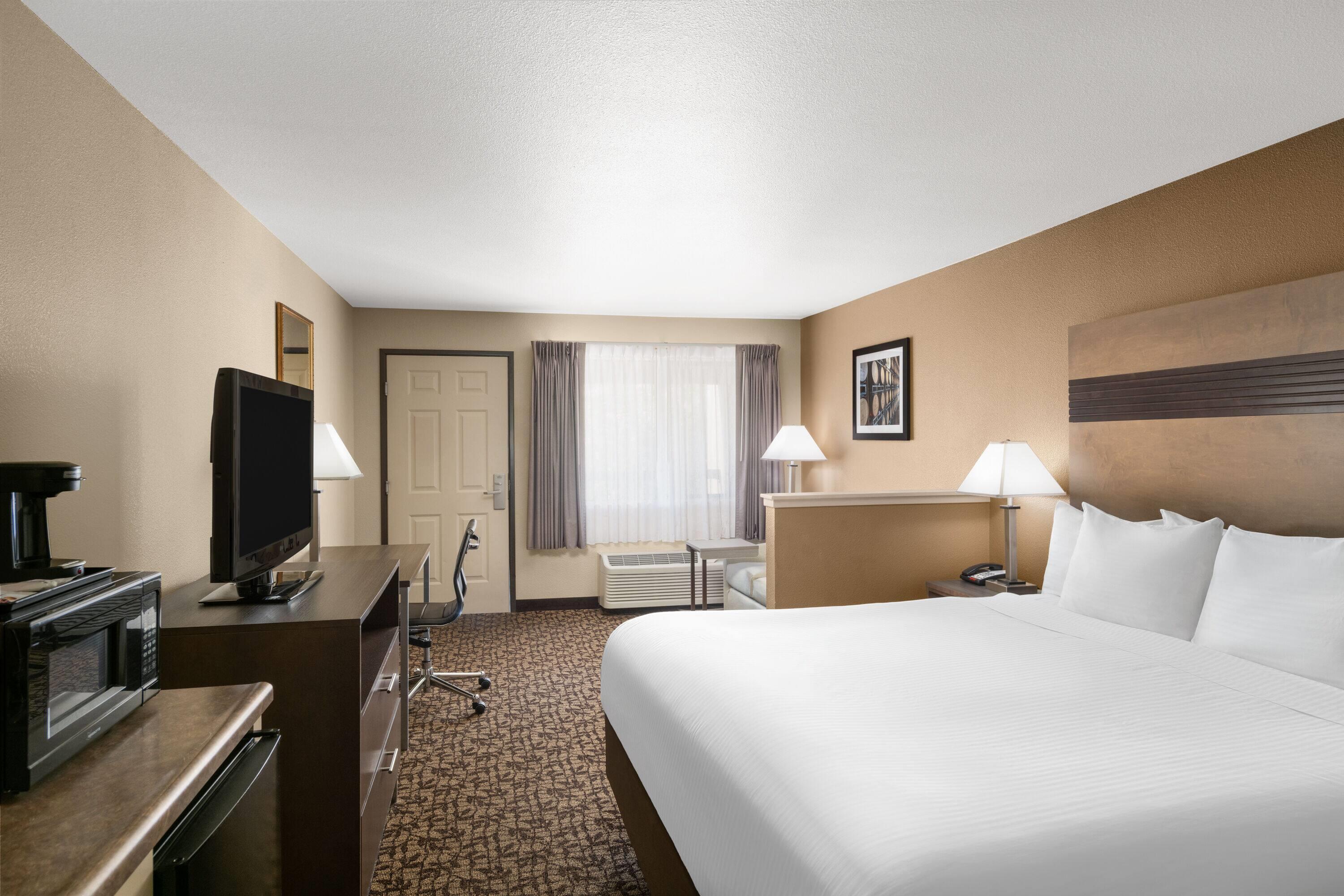 Deluxe, King Bed