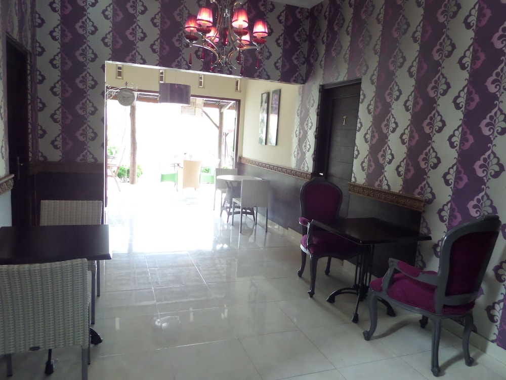 Griya Nendra Hotel 30/50