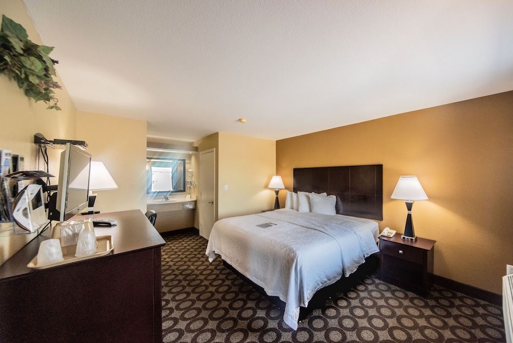 Relax Inn &amp; Suites 34/82