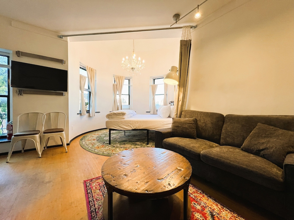 Highroad Hostel Dc 25/48