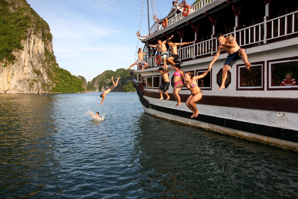 Halong Royal Palace Cruise 19/62