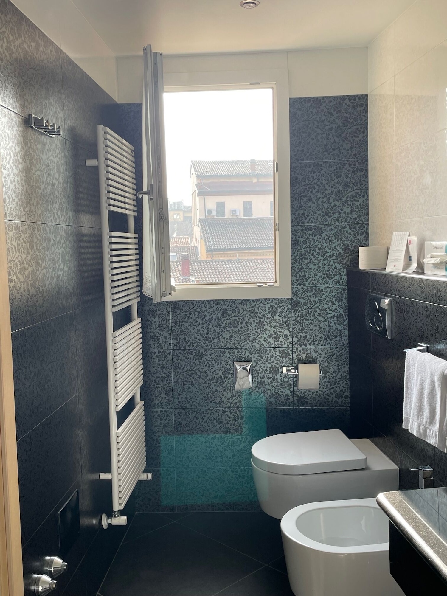 Diamond, Junior Suite, Double Bed, Sofa, Touring Hotel Bologna 3/5