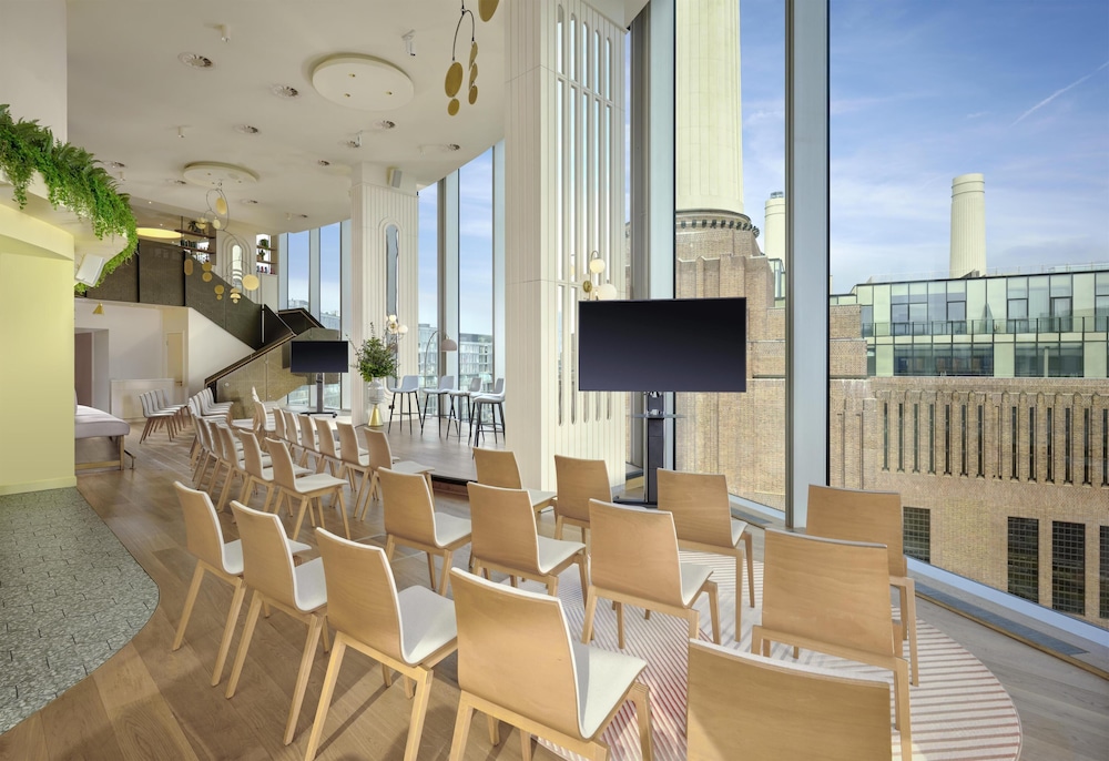 Art otel London Battersea power station powered by Radisson Hotels 34/48