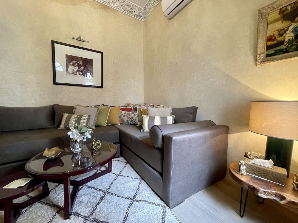 Riad Jona 51/74