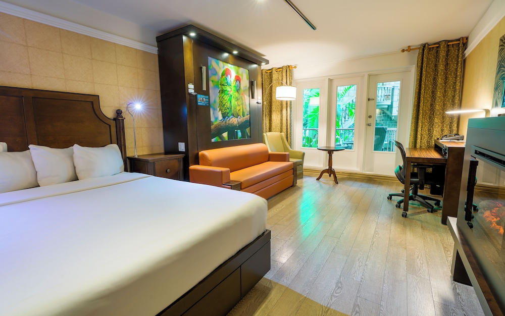 SUPERIOR, 1 QUEEN AND 1 MURPHY BED, QUEEN MURPHY BED, GARDEN VIEW, TERRACE