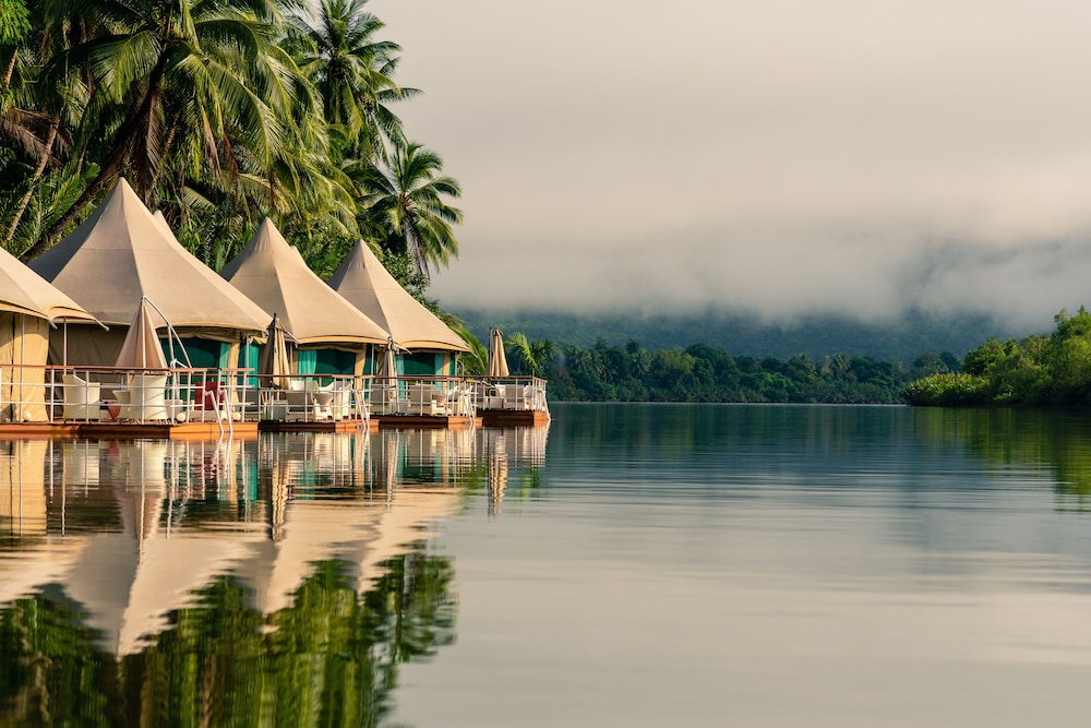 4 Rivers Floating Lodge 35/50