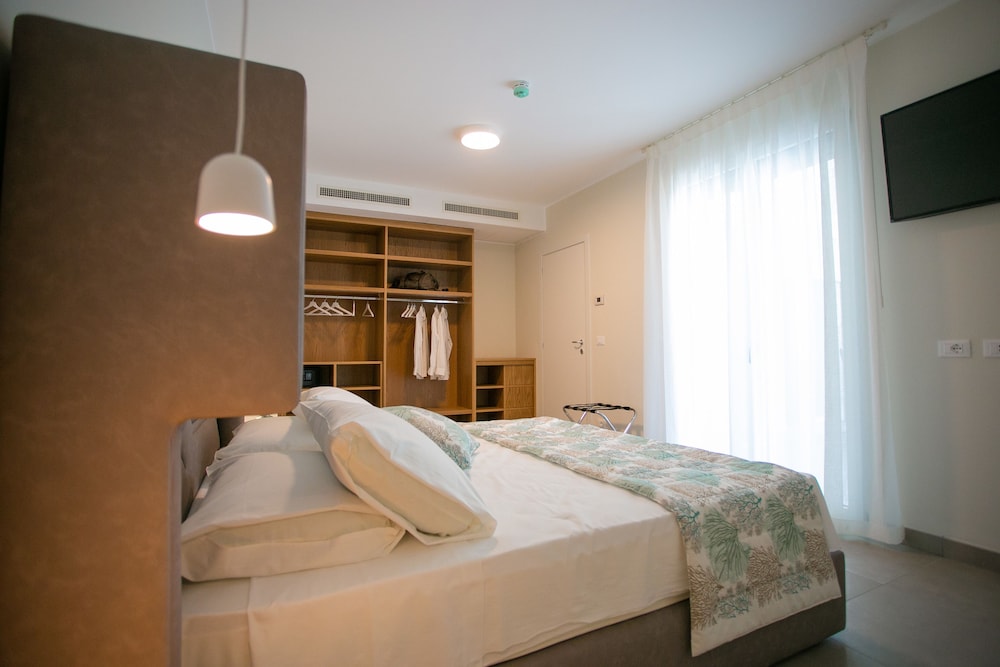 Mosella Suite 8/64