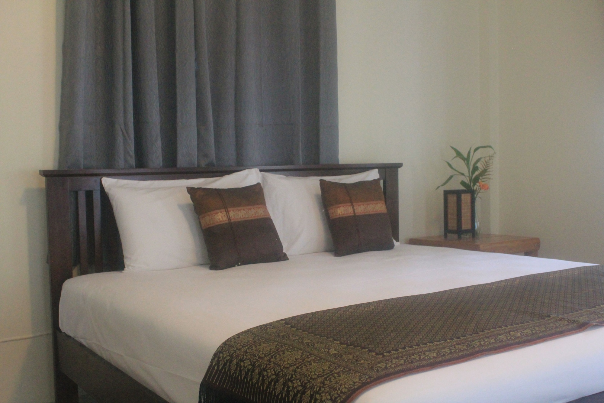 PLUS, DELUXE, BUNGALOW, KING BED