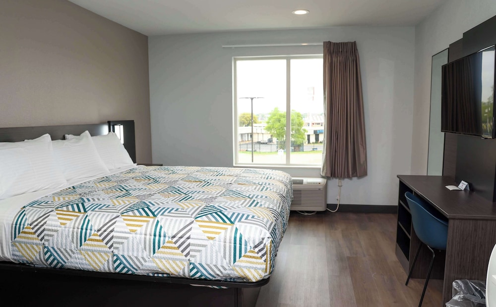 STANDARD, KING BED, KITCHENETTE