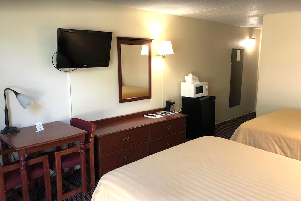 Norwood Inn And Suites 9/17