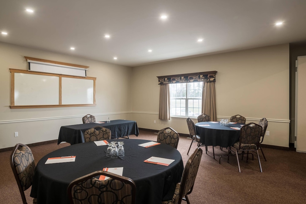 Amsterdam Inn & Suites Moncton 41/63
