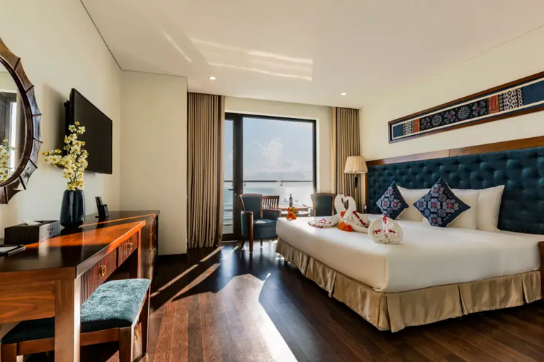 Premier, Double Bed, Sea Front, Balcony