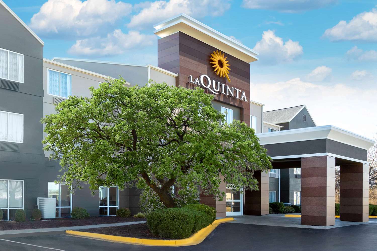 La Quinta Inn & Suites by Wyndham Hopkinsville 33/41