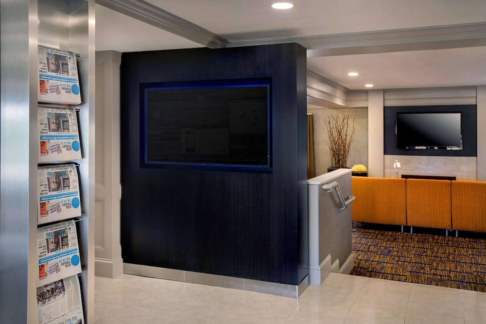 Boston Woburn Burlington Hotel 44/49
