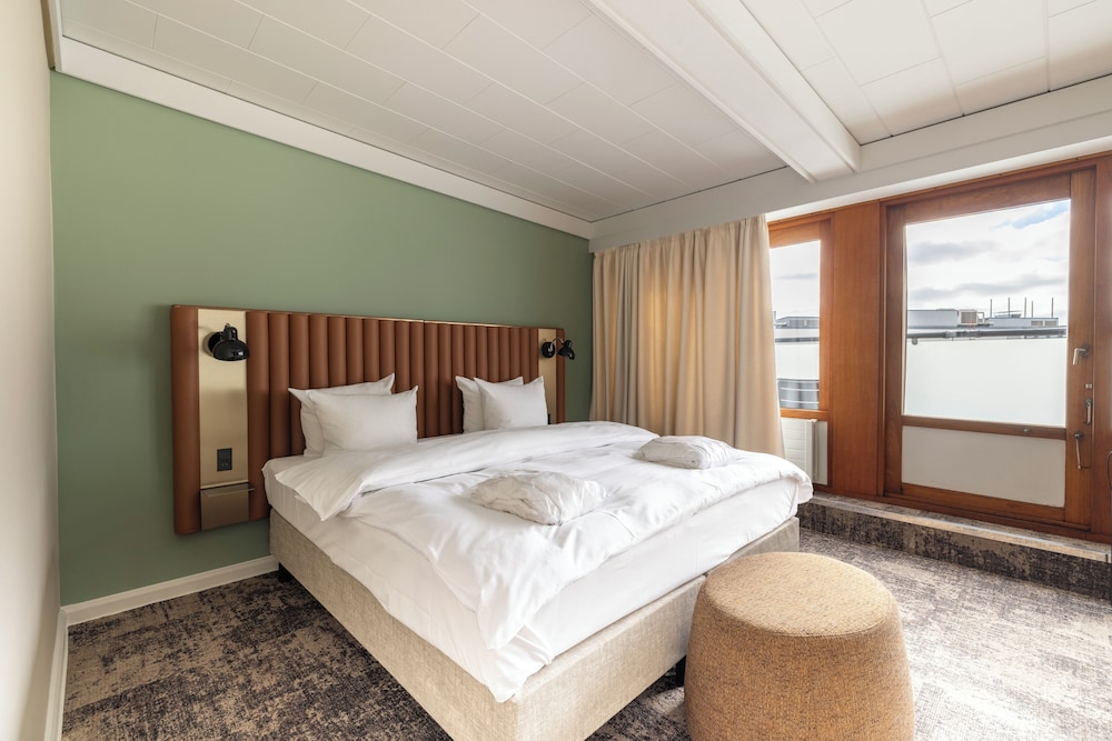 EXECUTIVE, DOUBLE BED