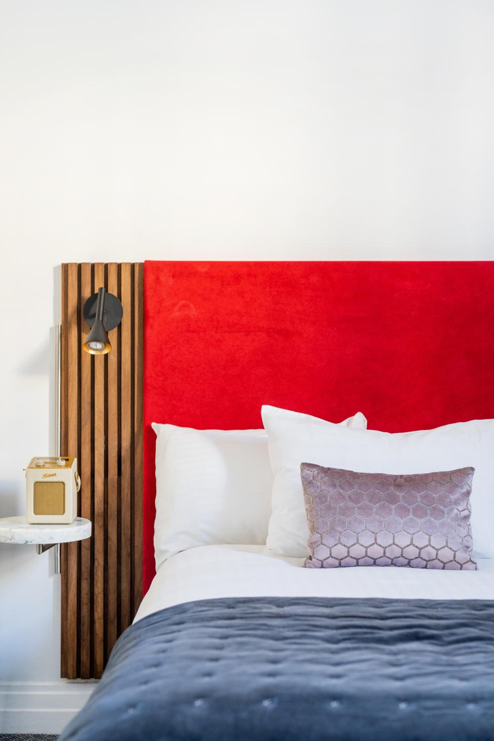 Superior, Basement, Double Bed، Berkeley Square Hotel 5/9
