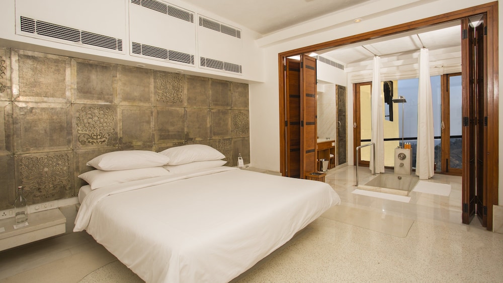 RAAS DEVIGARH(Formerly - DEVI GARH BY LEBUA) 24/70