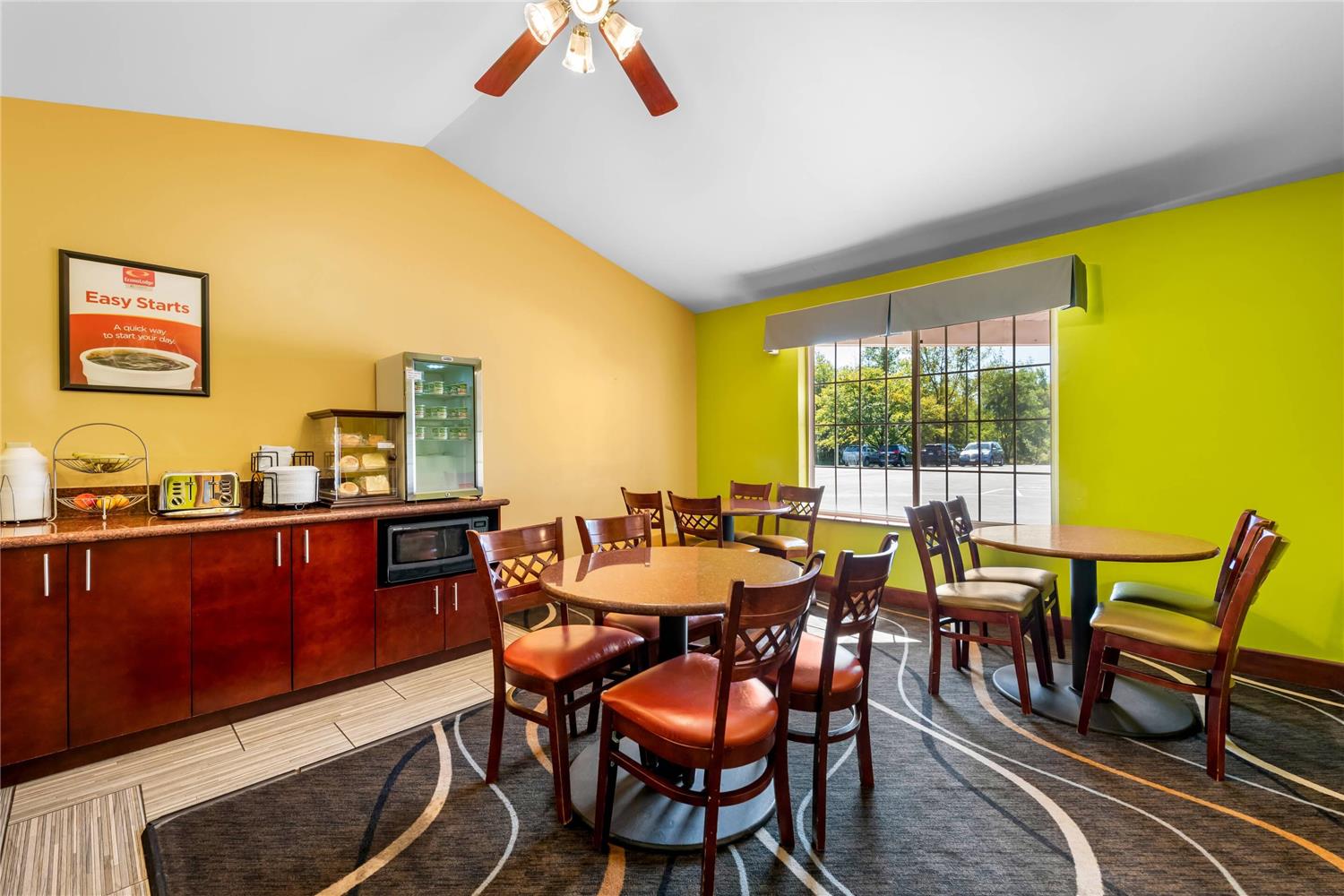 Econo Lodge Inn & Suites Eau Claire South 25/33