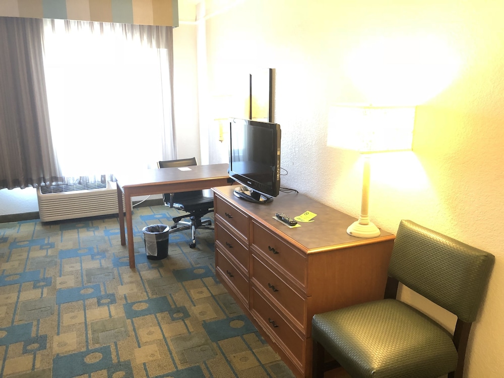 La Quinta Inn & Suites by Wyndham Jacksonville Butler Blvd 43/55