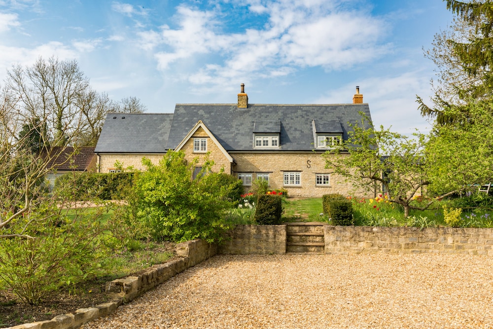Church End Cottage 23/28