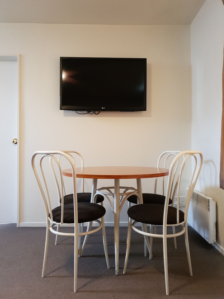 Rosewood Court Motel 43/48