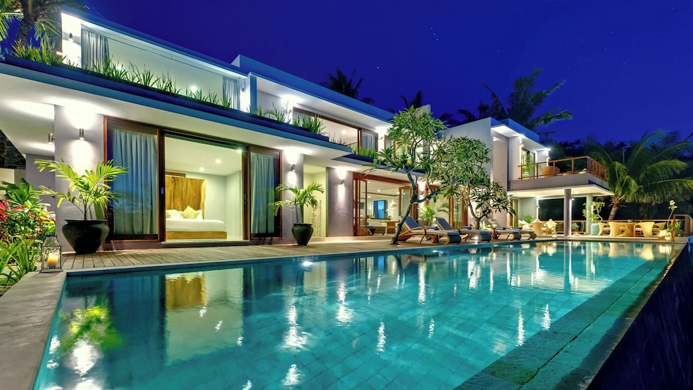 Malimbu Cliff Villa photo4