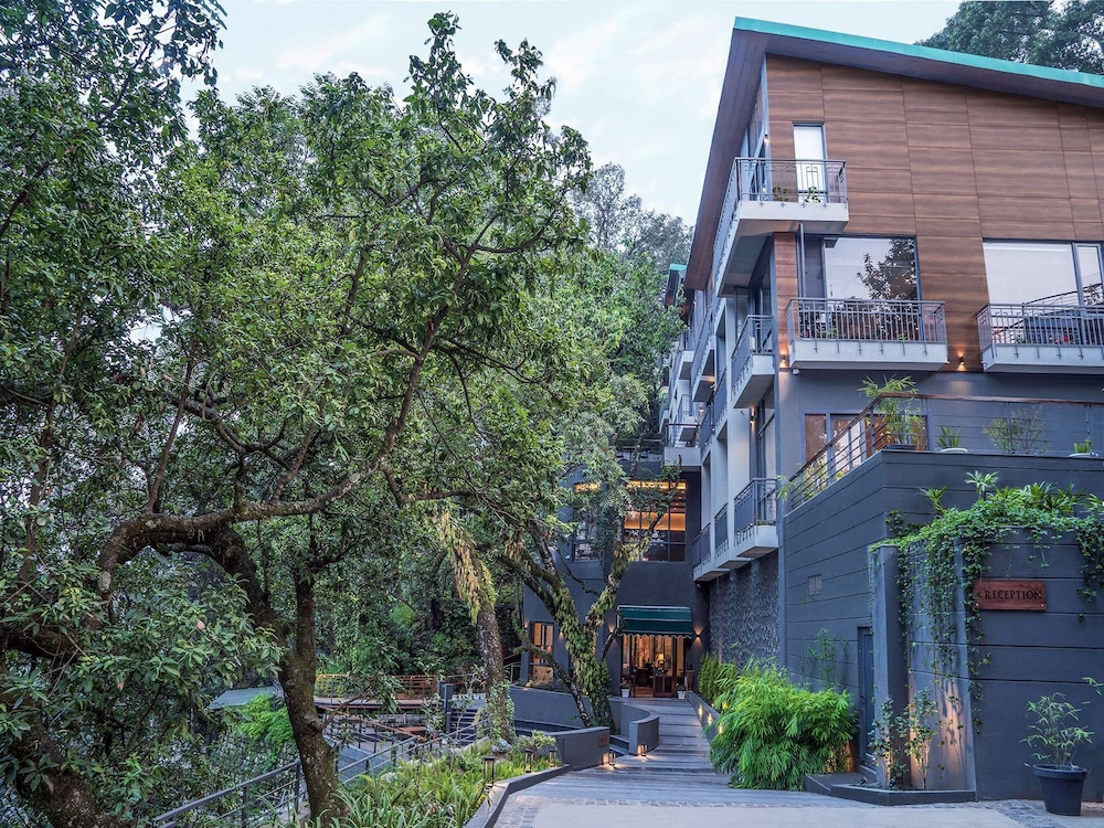 The Rosefinch Sarovar Portico 4/40