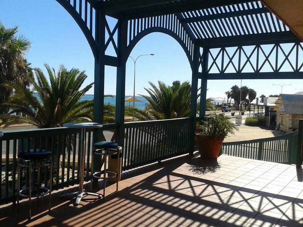 Heritage Resort Shark Bay 57/58
