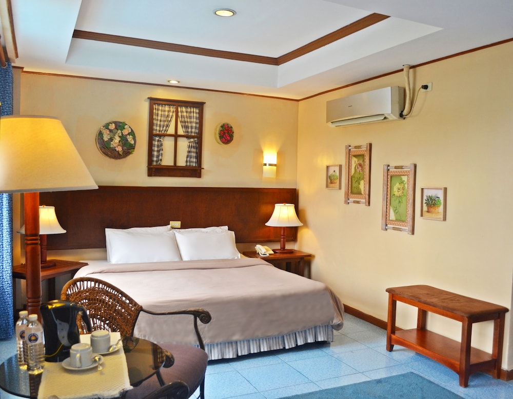 Subic Park Hotel 10/73