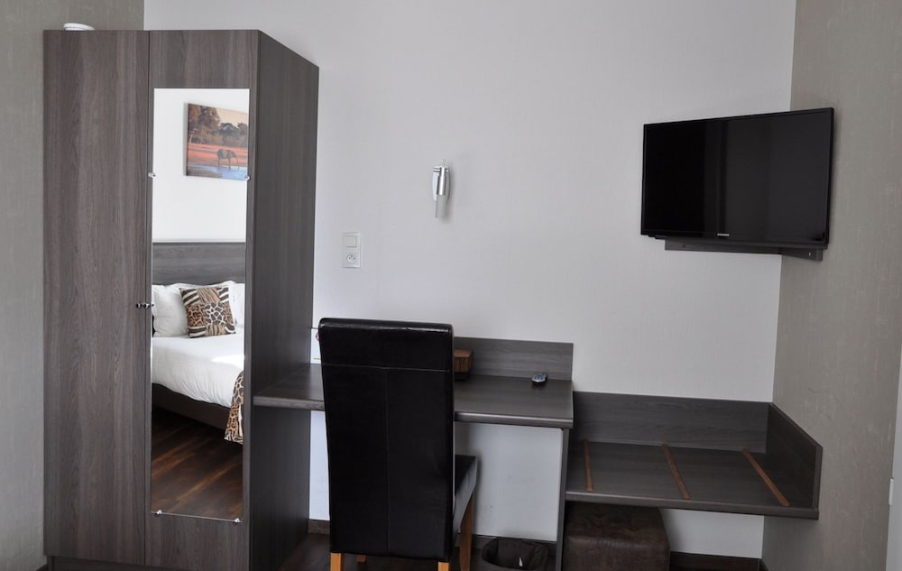 Brit Hotel Azur 30/32