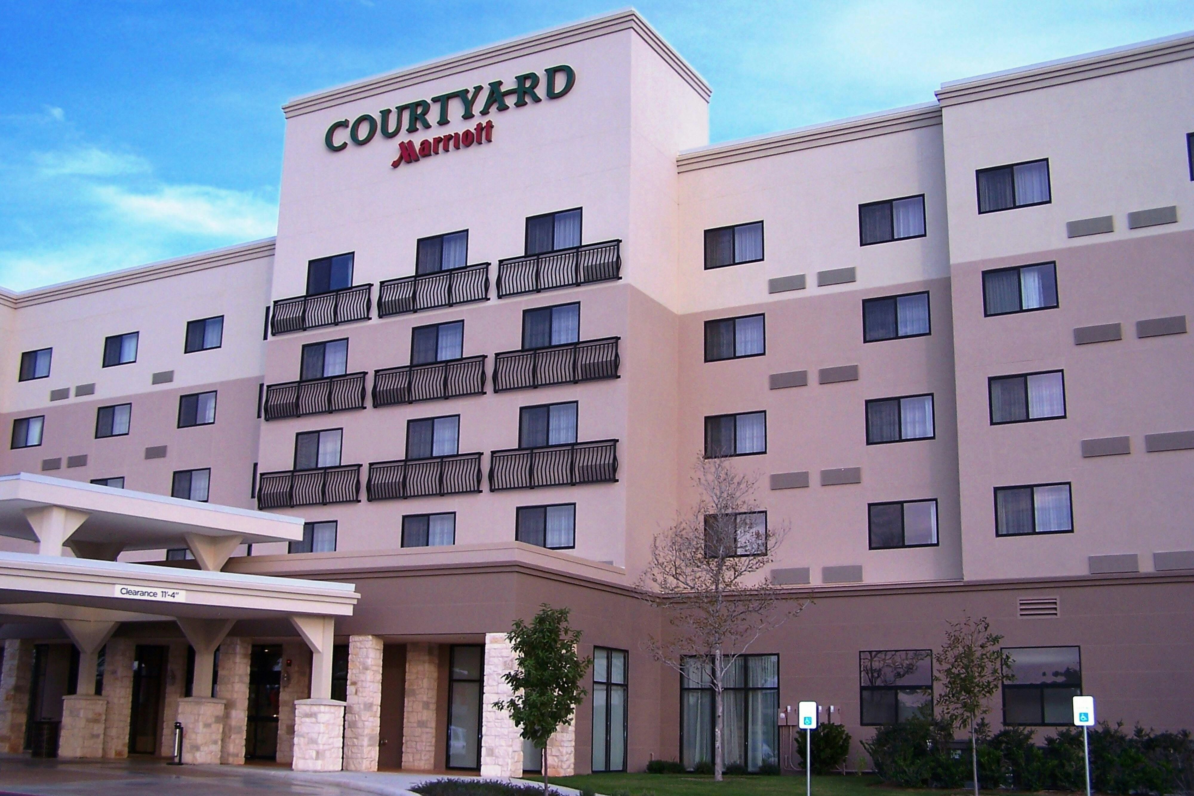 Courtyard By Marriott San Antonio Six Flags At The Rim 2/36