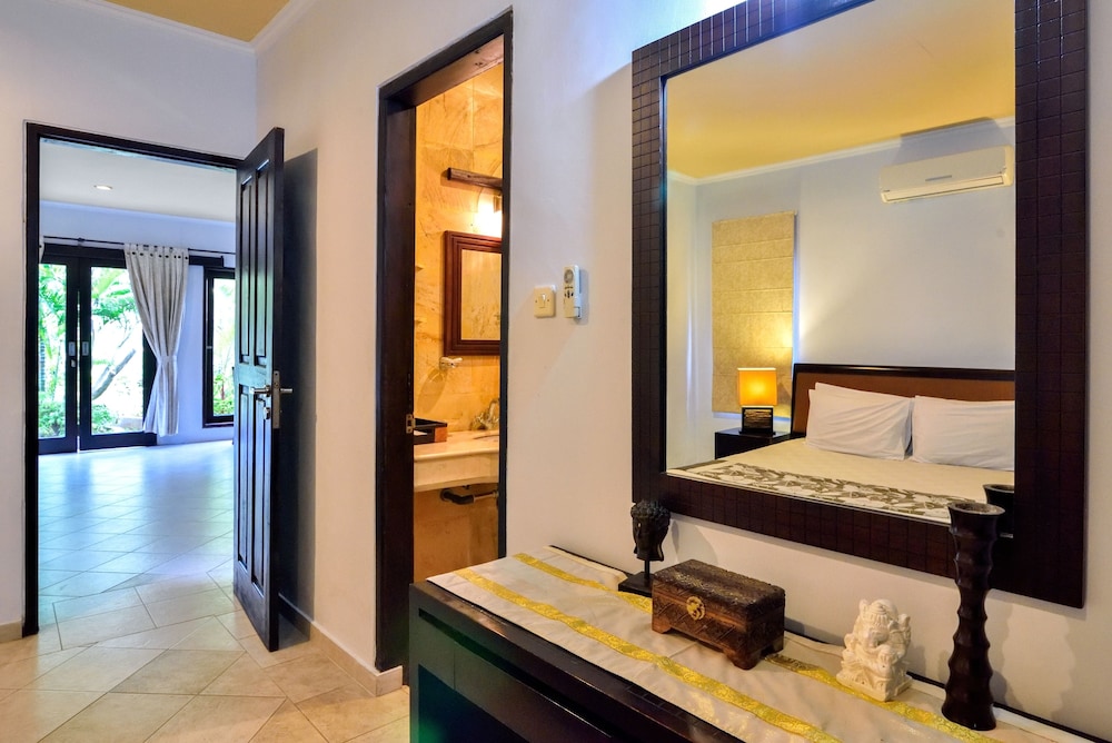 Dolphin Beach Bali 18/63
