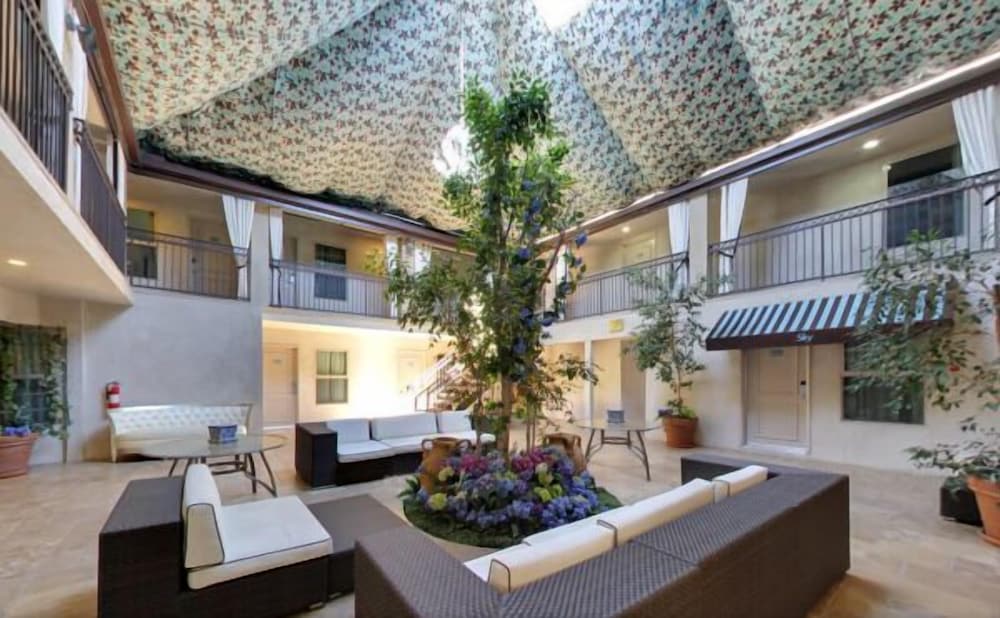 La Sky Boutique 48/70