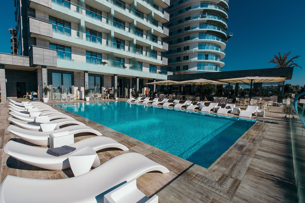 Hotel Opera Mamaia 10/70