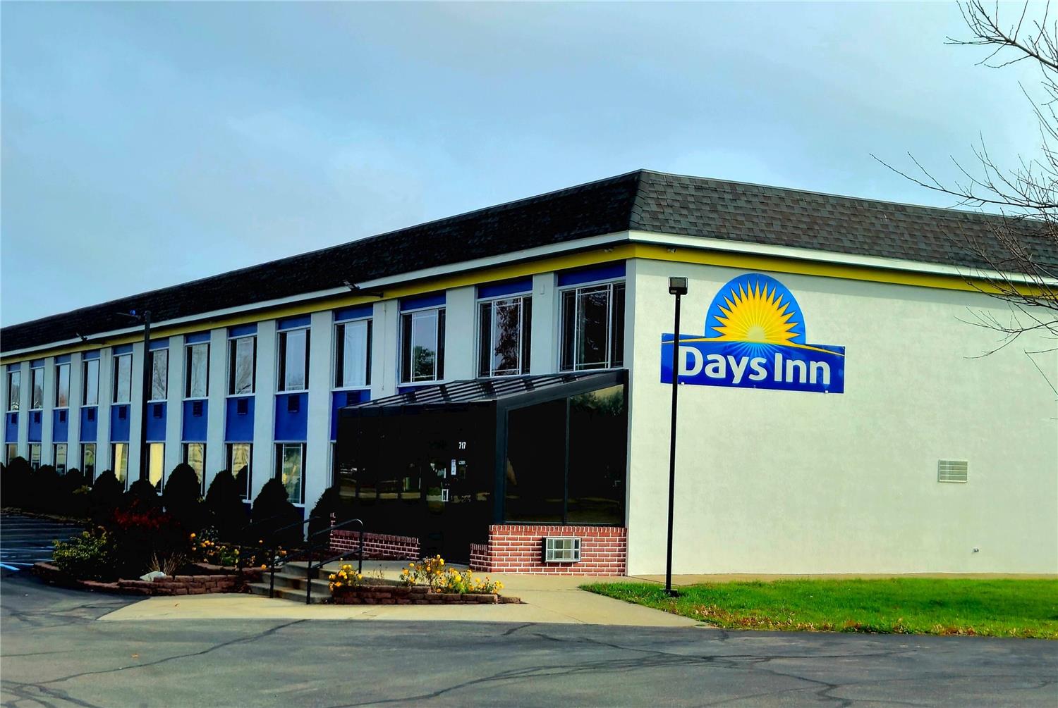 Days Inn By Wyndham Holland 2/35