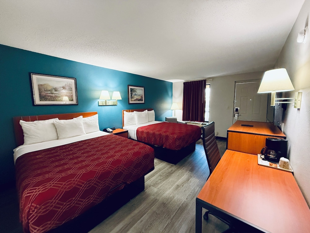 Days Inn And Suites Selma 25/54
