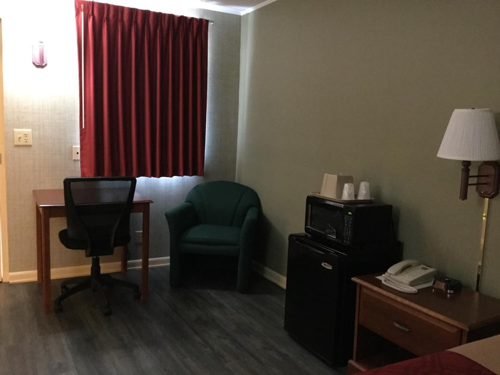 Falls Inn Newton Falls 33/43