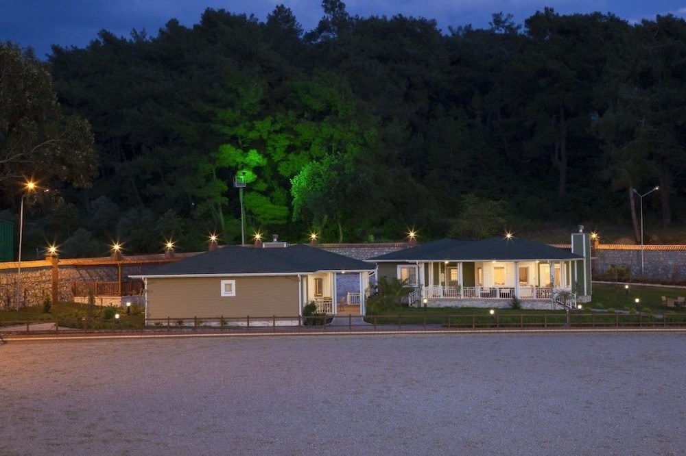 Padok Premium Hotel and Stables 37/44