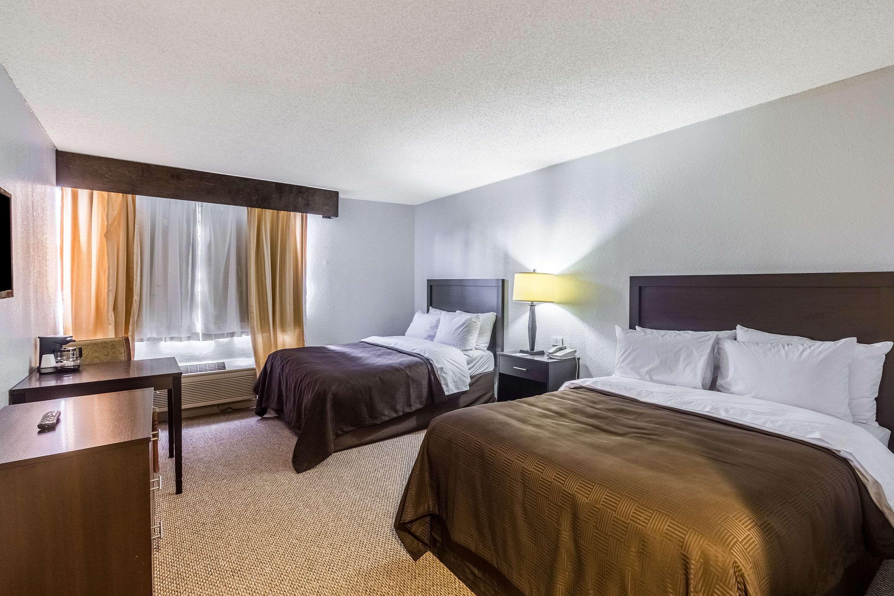 ROOM, 2 DOUBLE BEDS