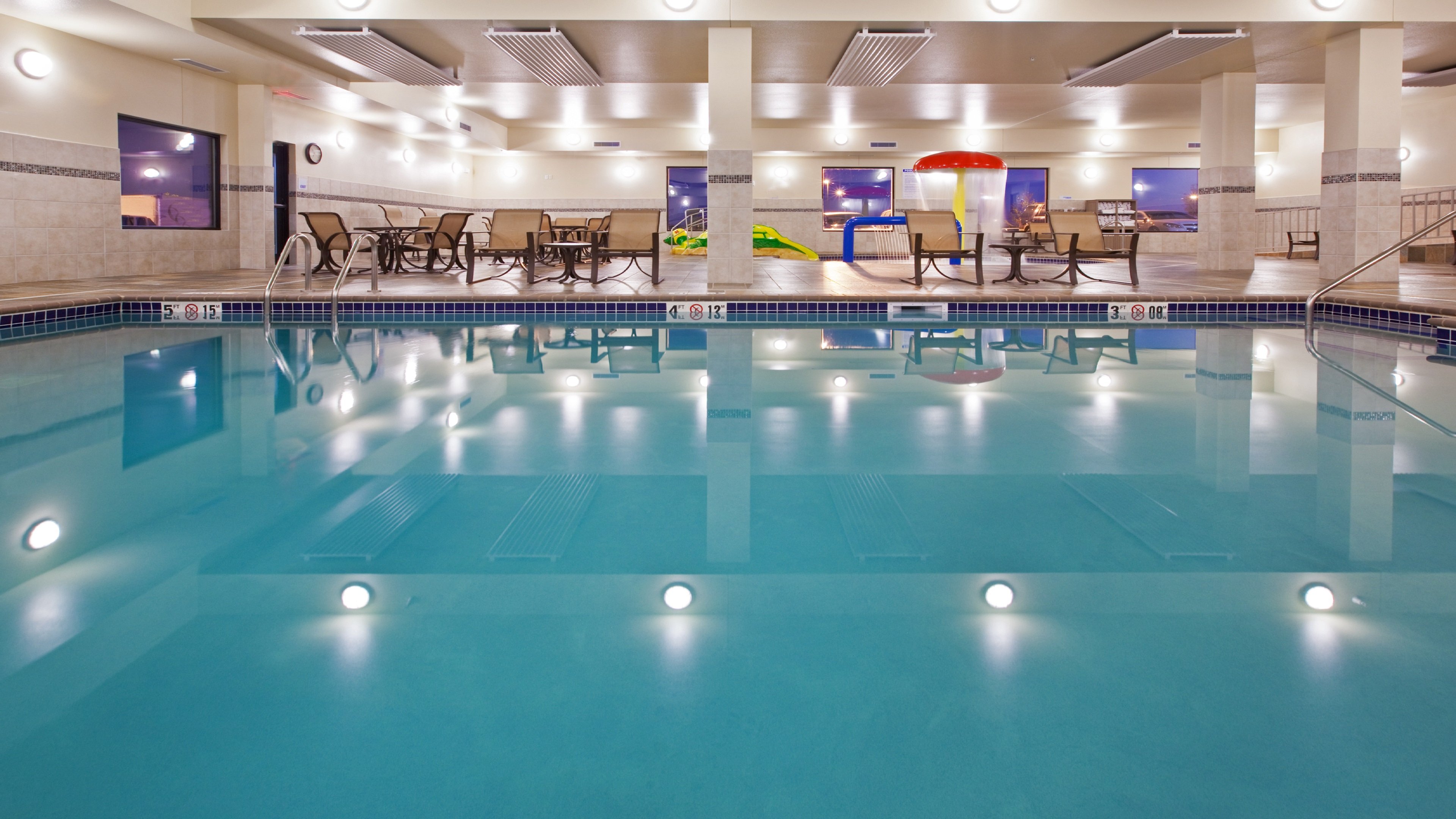 Holiday Inn Express And Suites Sioux Falls Sw 33/61