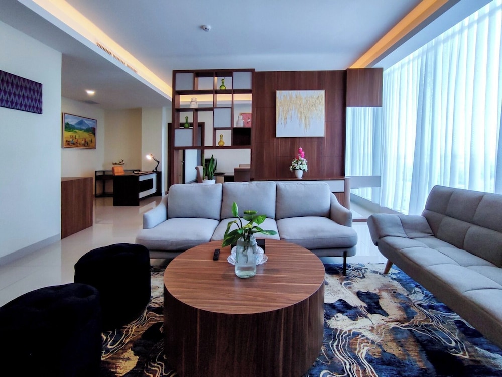 Unhas Hotel and Convention 25/50