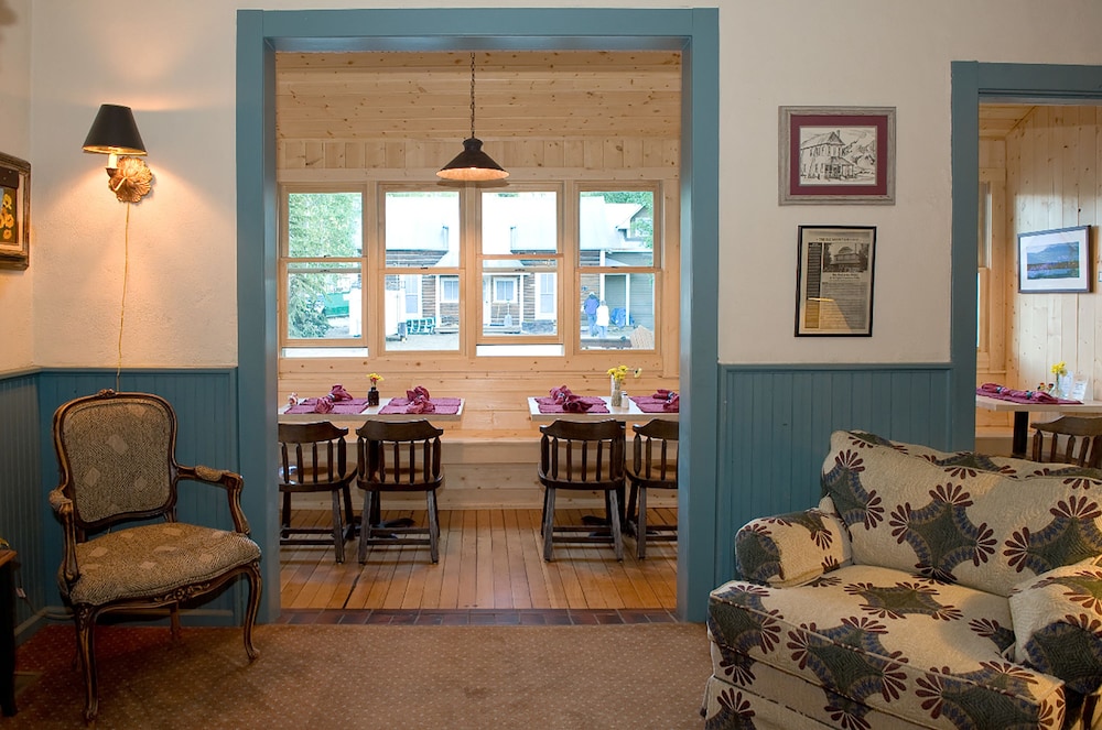 ELK MOUNTAIN LODGE 49/61