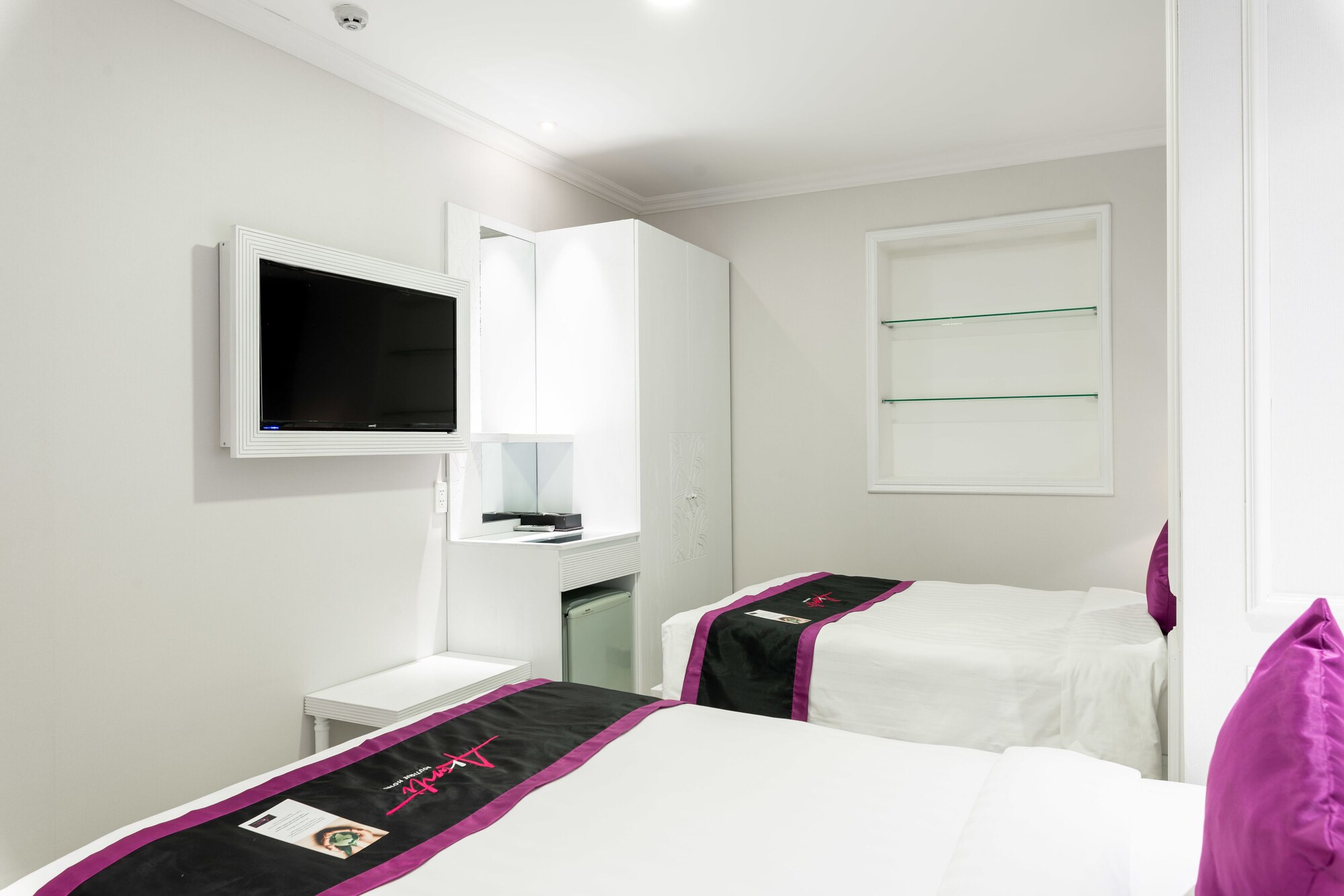 SUPERIOR, TWIN BEDS